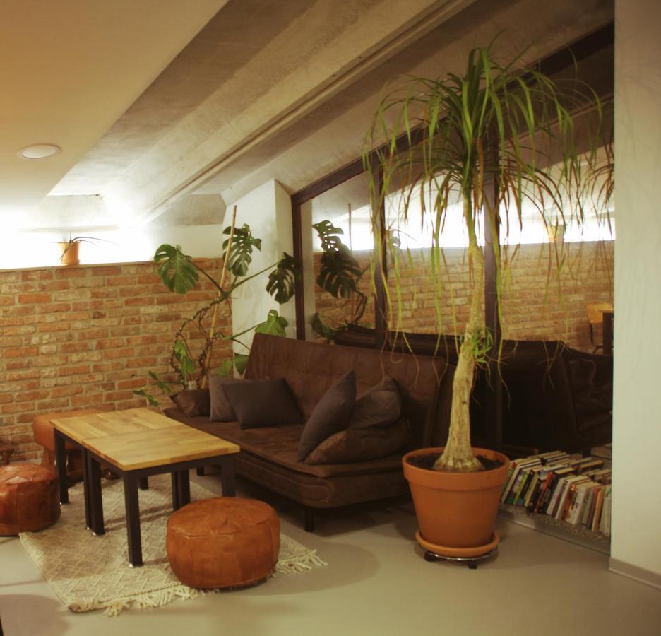 Garage Hostel Нова-Горица Экстерьер фото