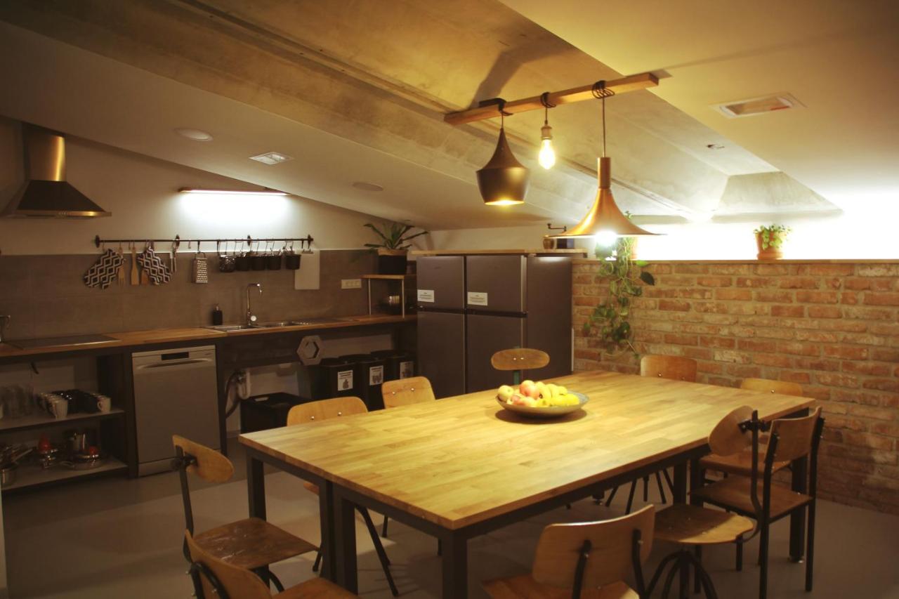 Garage Hostel Нова-Горица Экстерьер фото