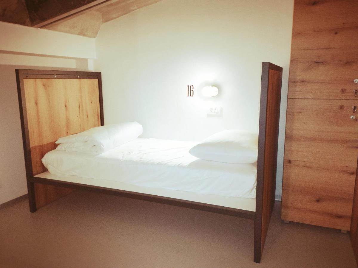 Garage Hostel Нова-Горица Экстерьер фото